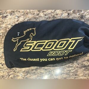 Scoot boot size 4 regular new